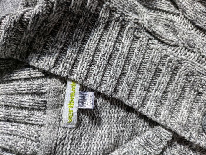 Lot de 5 sweat et pull en 4 ans . Okaïdi Disney h&m - photo numéro 8