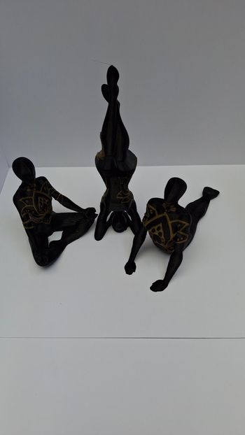 3 Statuettes position du yoga
