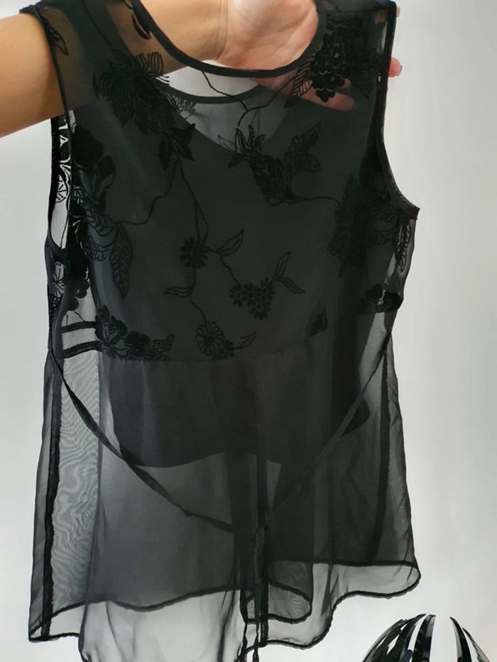 Haut sans manche noir effet voile sur le bas motifs roses noires - photo numéro 7