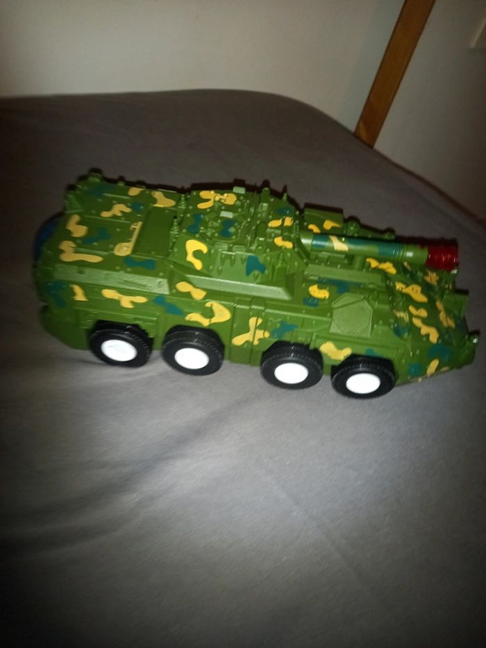 Char robot blindé lumineux sonore - photo numéro 10