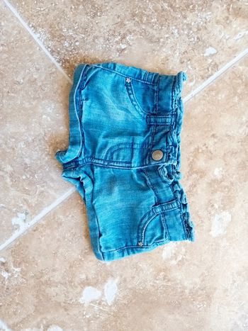 Short tape a l'oeil 9 mois