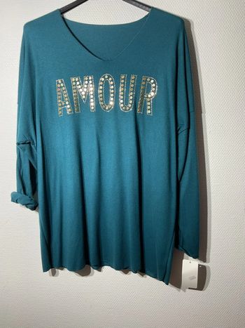 Pull « amour » femme taille unique (46-52)- E&F - neuf avec étiquette