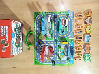 🚗 NEUF Grand circuit de ville en bois et véhicules aimantés