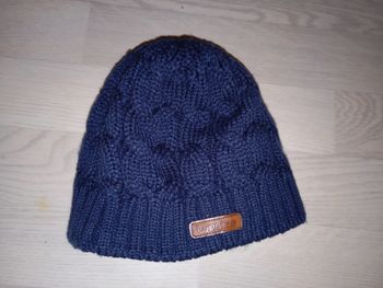 Bonnet bleu marine à torsades doublé polaire
Decathlon 
T. Junior (8-10 ans)