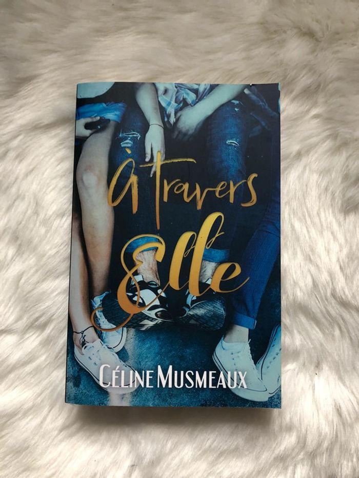 Livre "à travers elle"