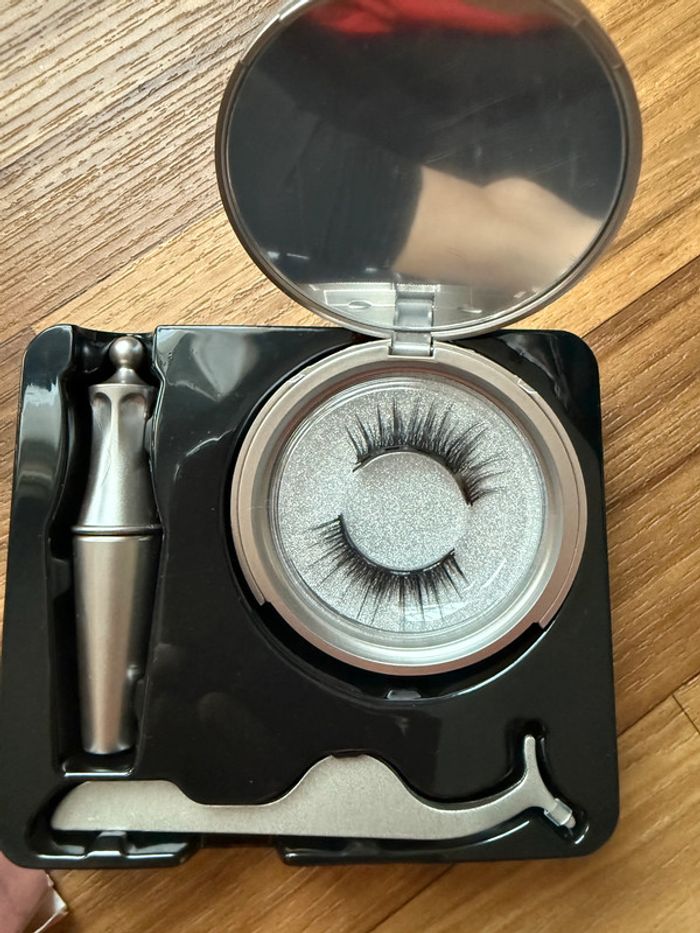 Faux cils - photo numéro 10