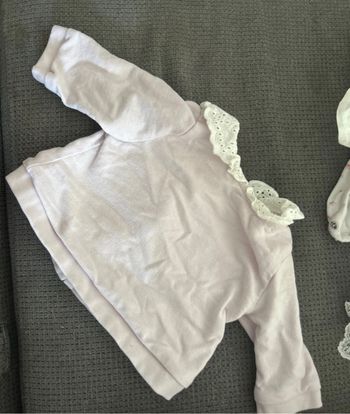 Pull violet Avec col en dentelle
