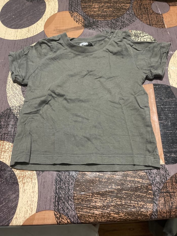 TEE shirt.  Bébé.  18 mois