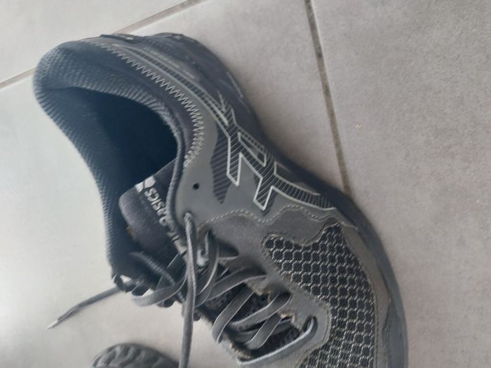 Basket Asics taille 42 - photo numéro 2