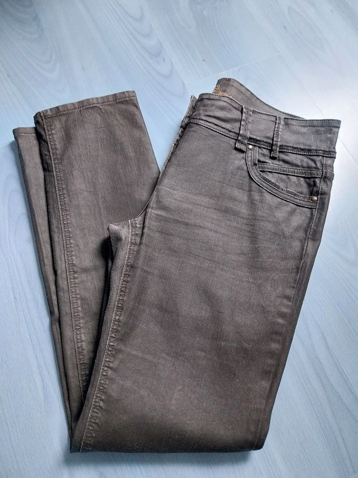 Joli pantalon enduit  marque Patrice Breal taille 44