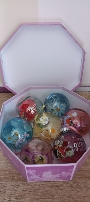 Coffret 7 boules de Noël disney Alice au pays des merveilles