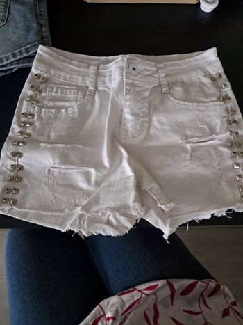 Short jeans effet déchiré 