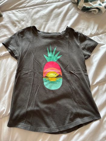 2 t shirts gap 6/7 ans