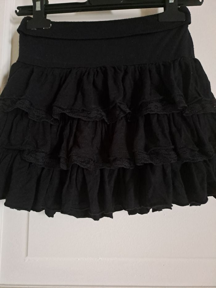 Jupe noire à volants et dentelles / T.8 ans / " PUNKIDZ ".