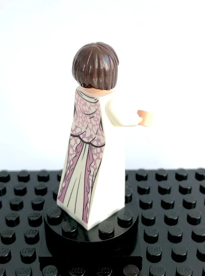 LEGO Harry Potter Goblet of Fire - Mme Olympe Maxime, white dress - photo numéro 7