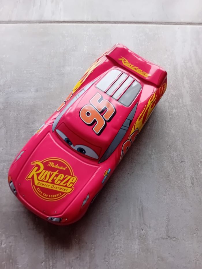 Trousse en métal CARS