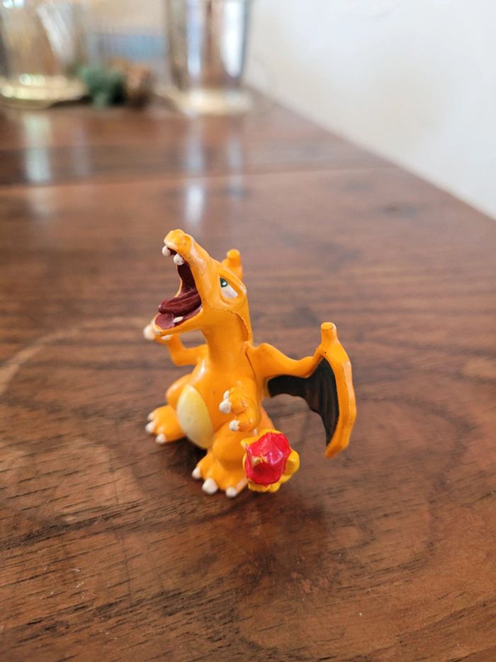 Vends pokemon dracaufeu tomy vintage 1 ere génération - photo numéro 2