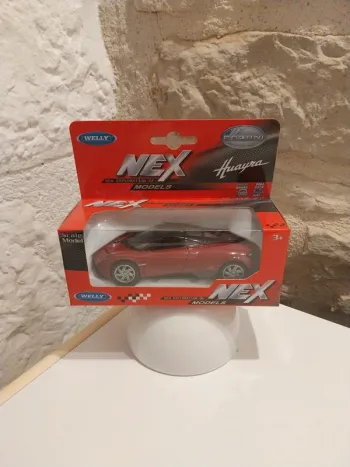 Voiture miniature de collection Huayra