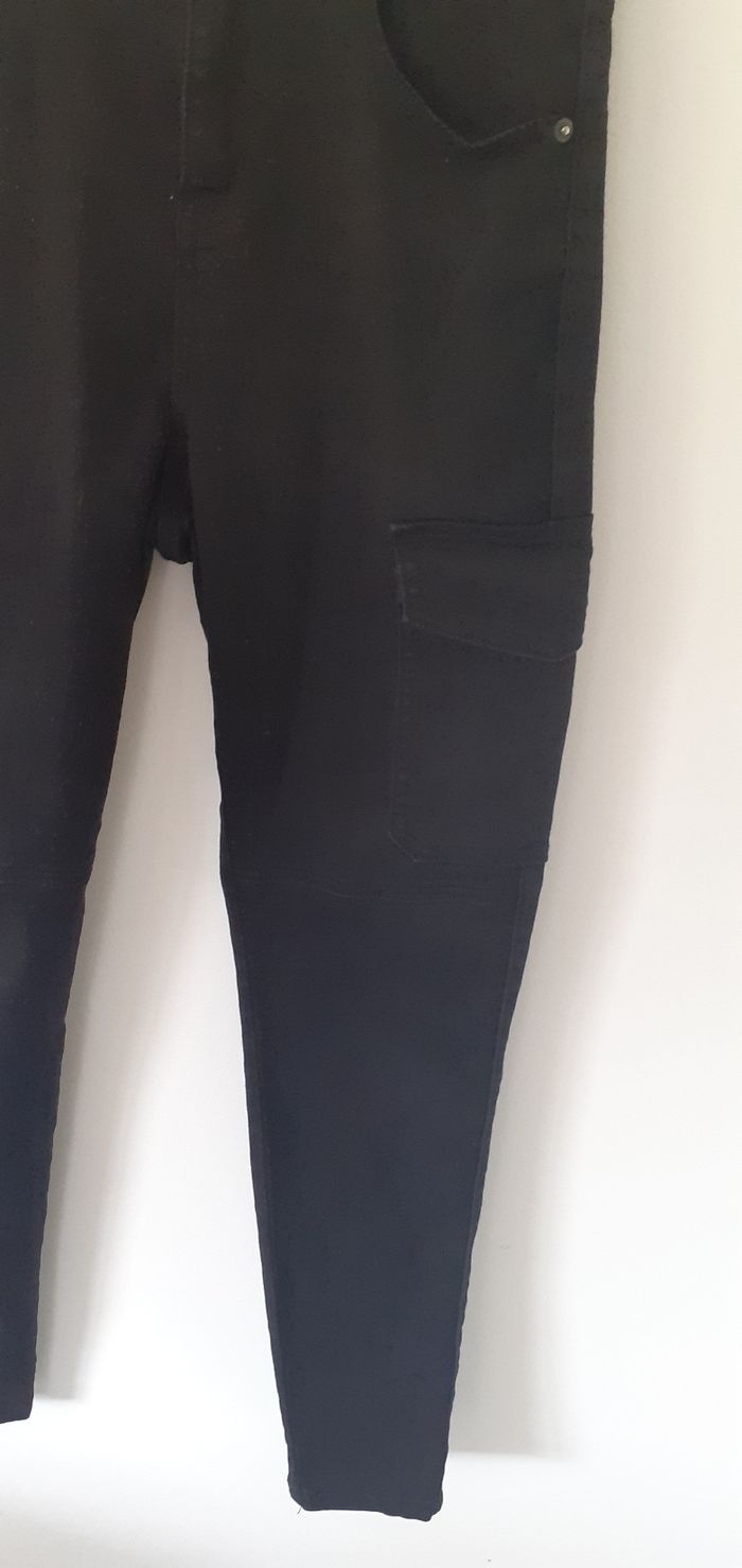 jeans noir modèle skinny High waist  taille 38 marque jennyfer - photo numéro 2