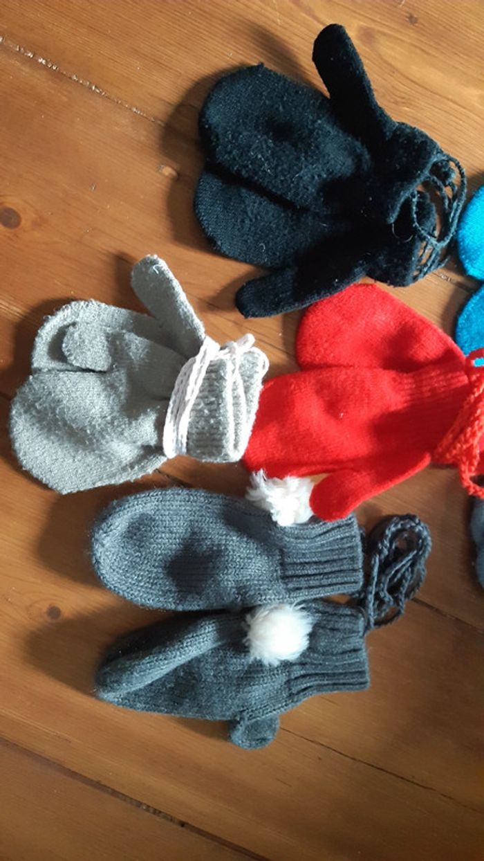 Lot 5 paires gants moufles bébé enfant bleu noir gris rouge - photo numéro 3