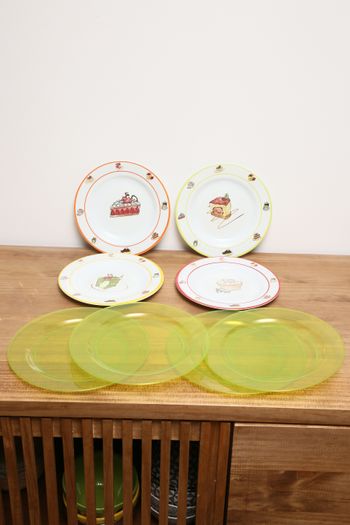 Lot assiettes en plastique