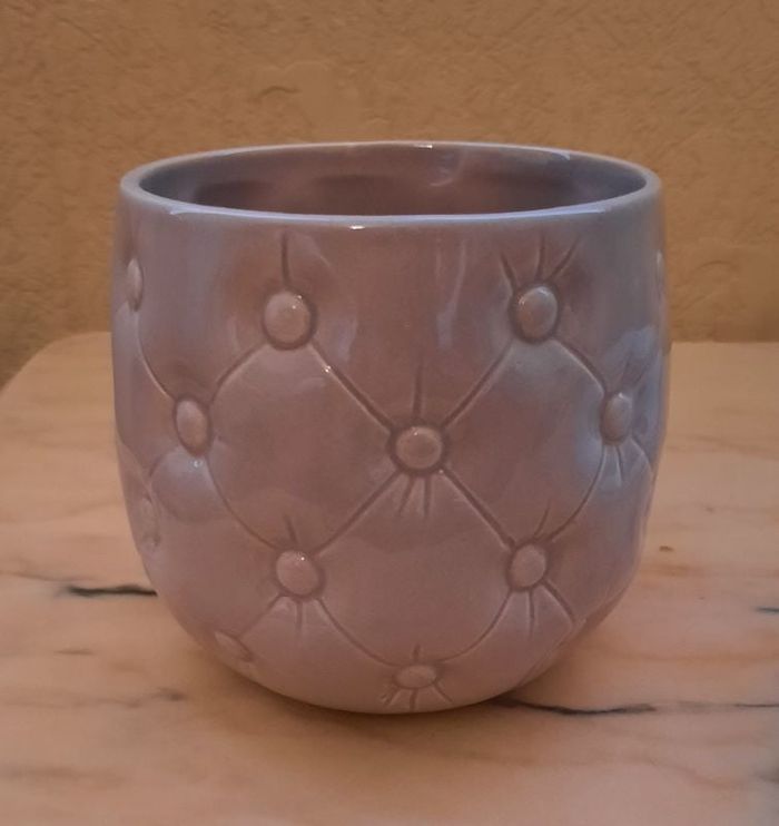 Cache pot beige en faïence