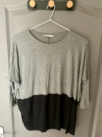 T-shirt Zara gris et noir - Taille S