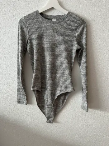 Body gris côtelé manches longues H&M Basics – Taille M