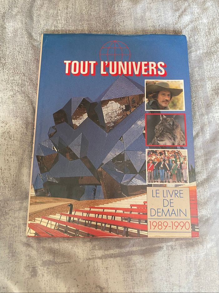Livre tout l’univers 89-90
