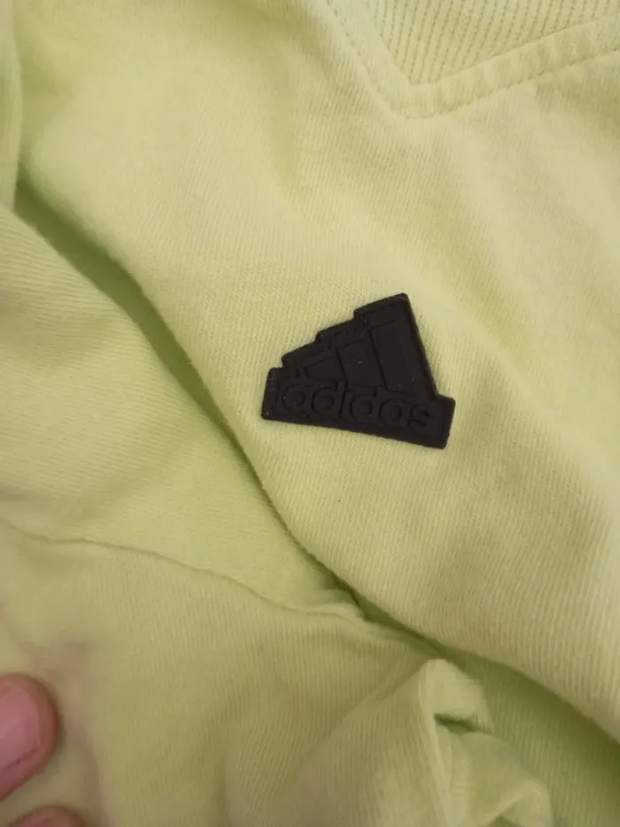 Tee shirt adidas garçon11/ 12 ans - photo numéro 3