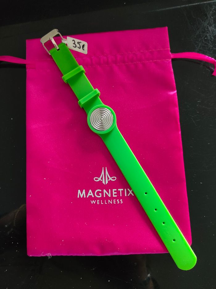 Bracelet magnétique silicone dessin arbre de vie