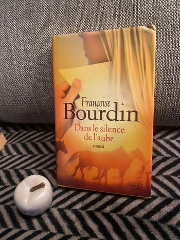 Dans Le Silence de l’Aube