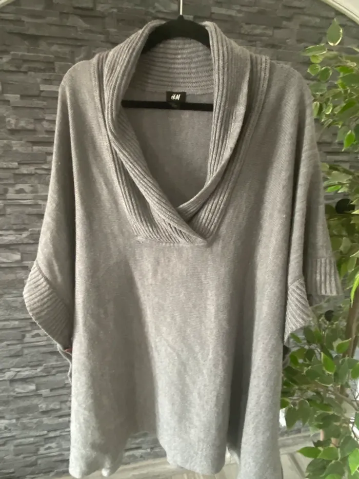 🩶🤍Très beau  Poncho H&M – Taille Unique -TBE🤍🩶 - photo numéro 2