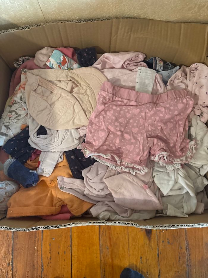 Carton vetement fille de 9/12 mois