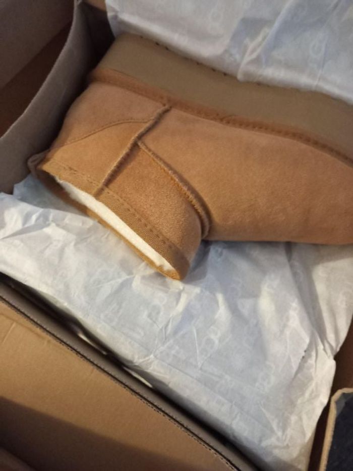 BOTTINES UGG NEUVE