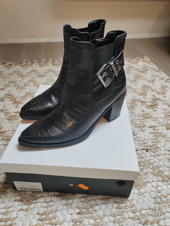 Chaussures neuves