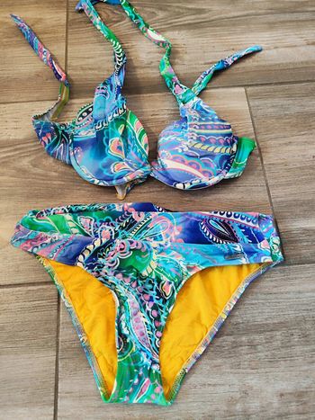 Maillot de bain deux pièces multicolore Miss Caraibes Taille 2 Haut coque avec armatures