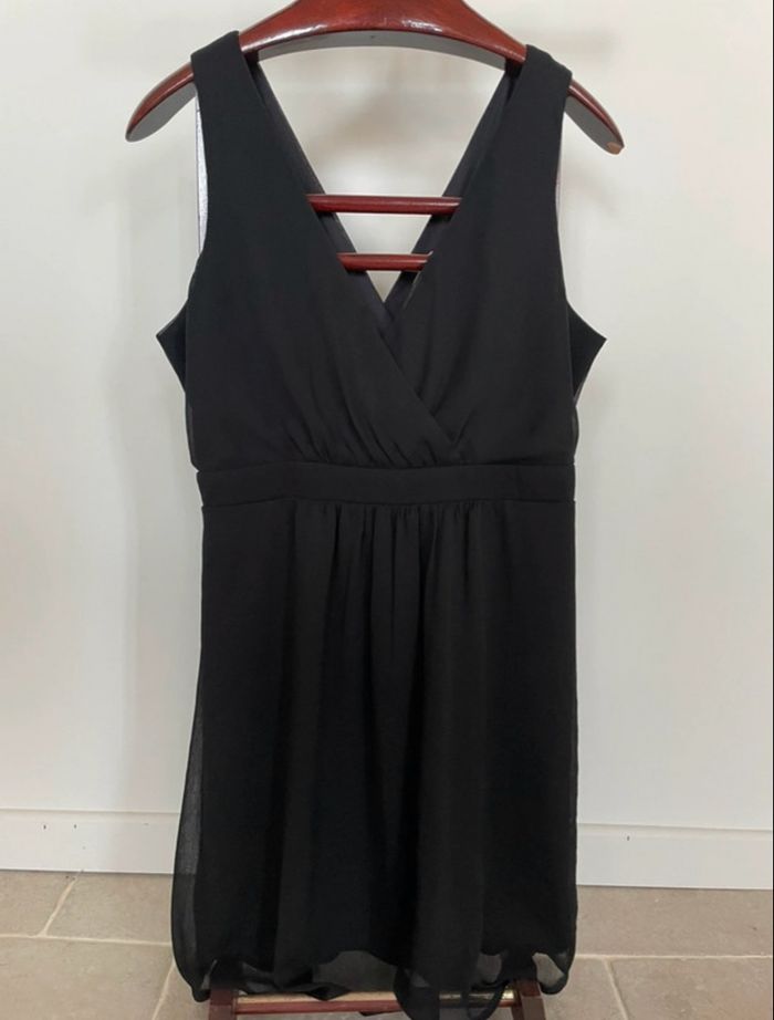 Robe noire cache cœur - photo numéro 3