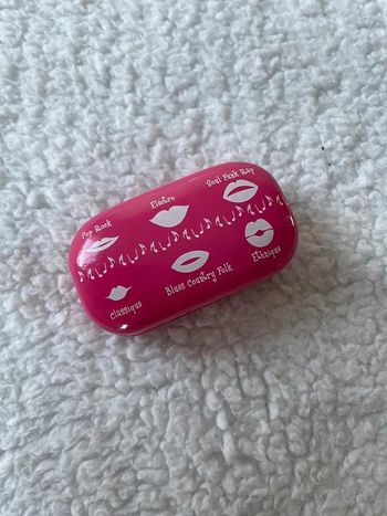 Petite boîte rose en plastique étuis à écouteurs
