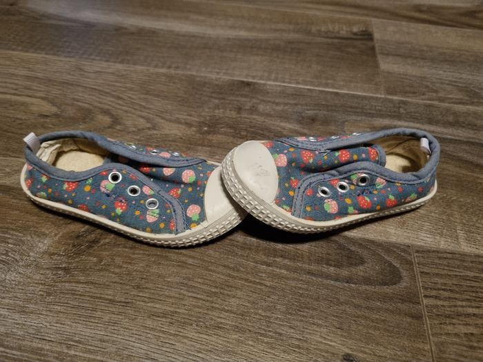 Baskets à motifs taille 23