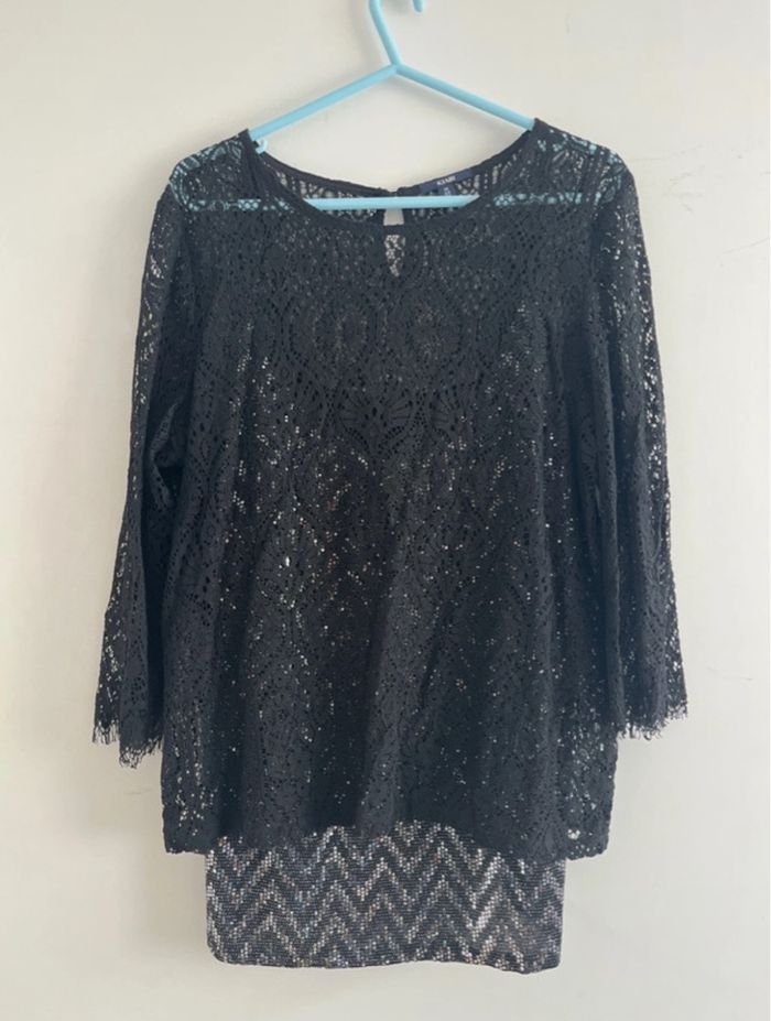Haut noir en dentelle taille 46/48– élégant et scintillant