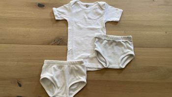 Ensemble t-shirt près du corps et slips in extenso 12 mois