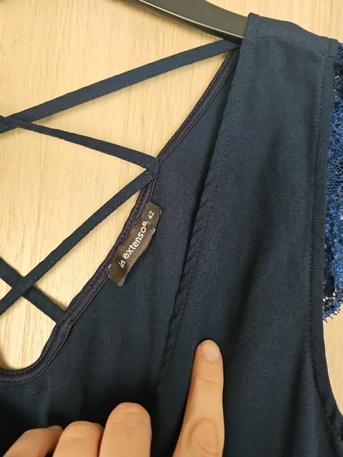 Robe bleu marine taille 42 avec broderie - photo numéro 4