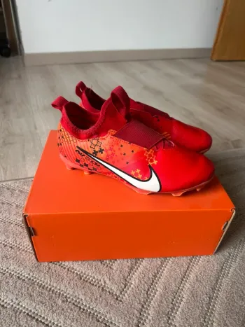 Crampons de foot Nike 35