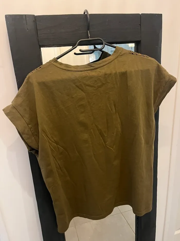 Tee shirt kaki avec dentelle - photo numéro 8