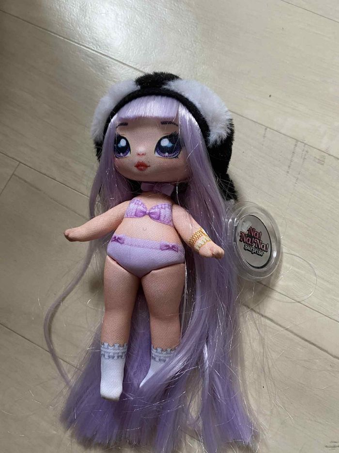 2 poupées  Naf Naf surprise - photo numéro 3