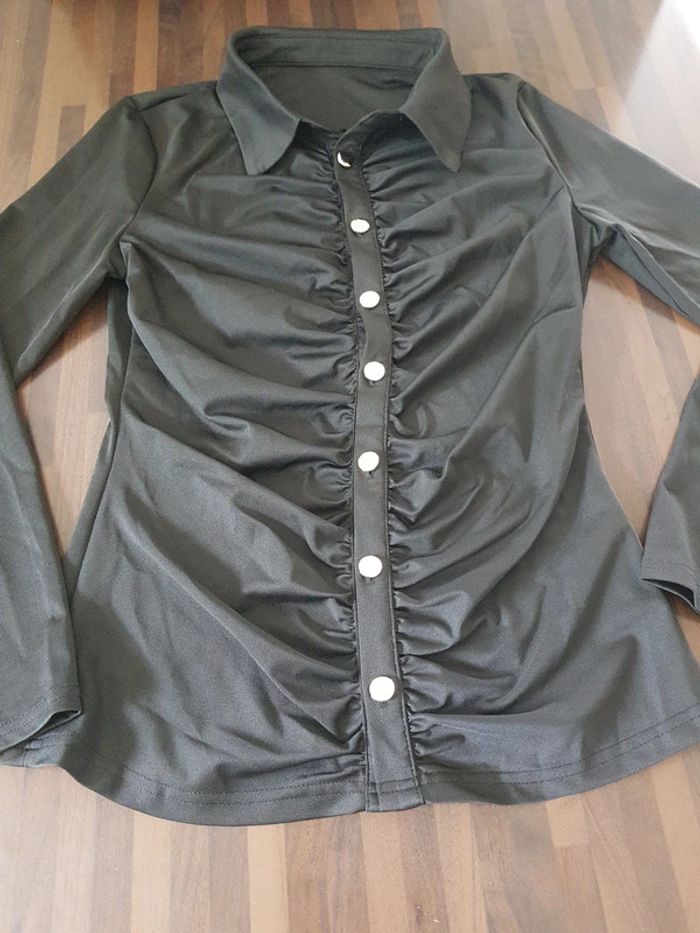 Très jolie chemise noire neuve - photo numéro 3