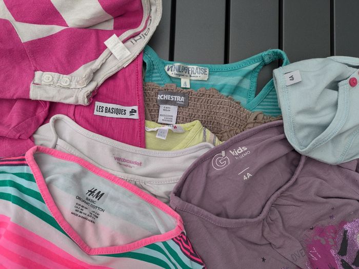 Lot 12 vêtements été mi saison fille 4 ans - photo numéro 2