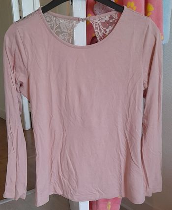Haut rose pâle