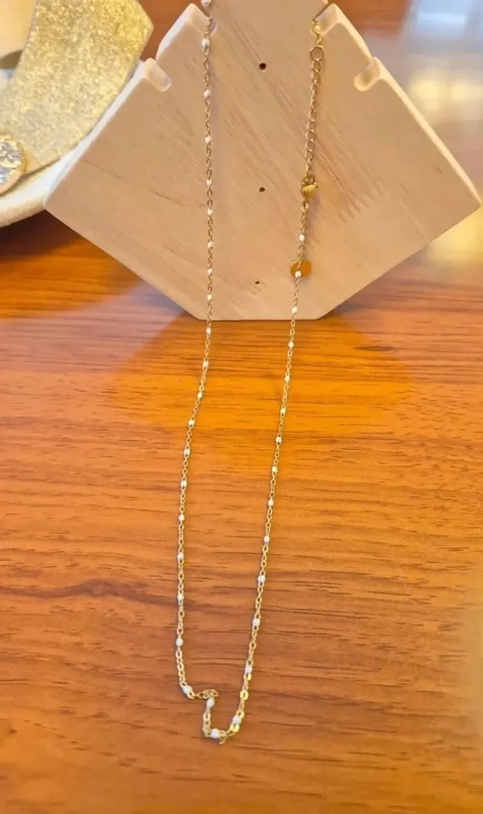 1 collier 50cm + 5 cm de rallonge 
🌸 en acier inoxydable perles résines blanches - photo numéro 3
